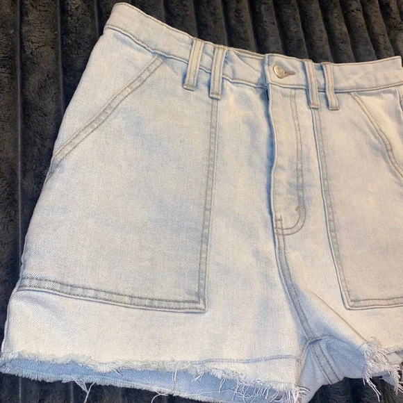 Wild Fable Womens High Rise Carpenter Denim Shorts Light Wash Raw Hem Size 8 - Picture 6 of 10